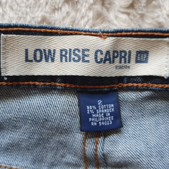 Gap Low Rise Capri - Picture 2 of 3